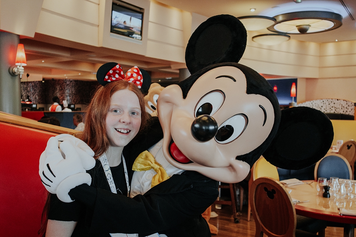 cafe mickey, meeting mickey mouse